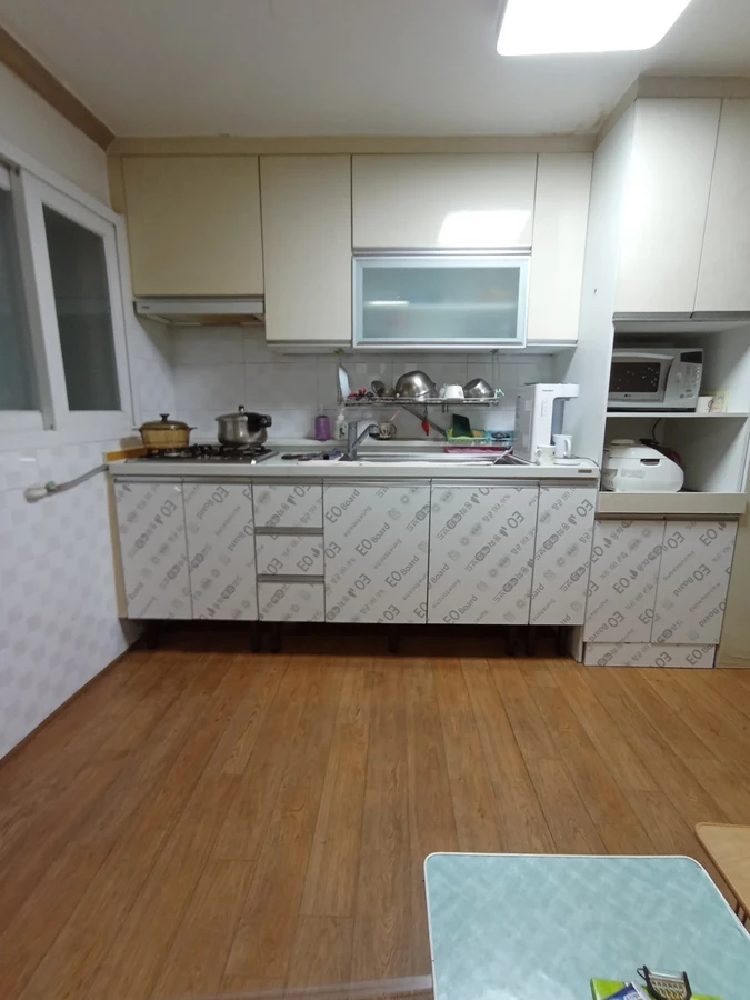 씽크대 도어를 교체한 주방, 설치 후